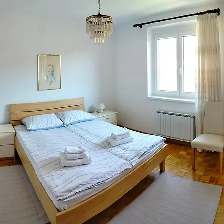 Apartma Breza *