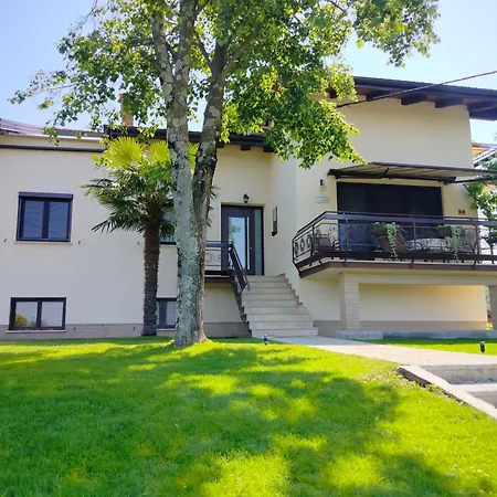 Apartma Breza